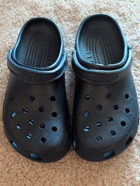 CROCS Navy Men's Size 8 Women's Size 10 Classic Clogs with Heel Strap